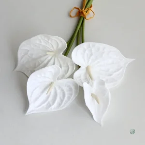 Bouquet d'anthuriums réalistes en fleuristerie artificielle