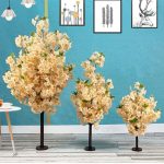 Fleurs de cerisier artificielles en pleine floraison