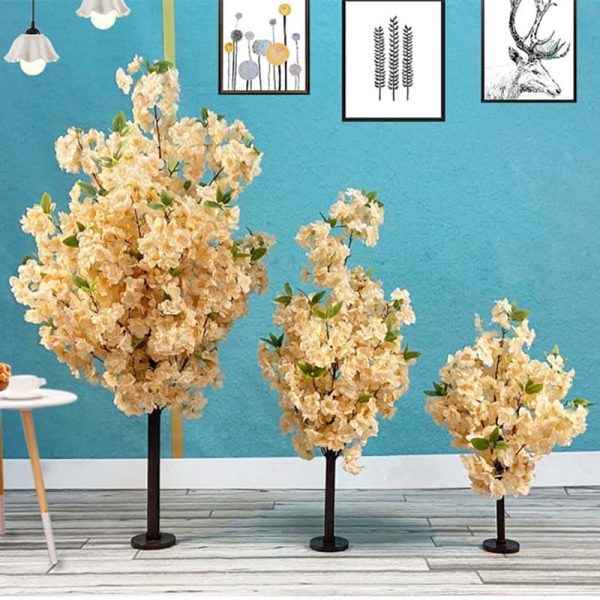 Fleurs de cerisier artificielles en pleine floraison