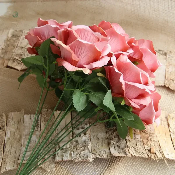 Roses artificielles en bouquet parfait pour cadeaux