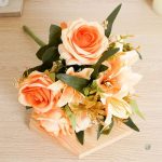 Bouquet décoratif en fleurs artificielles
