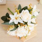 Fleurs synthétiques pour un mariage romantique