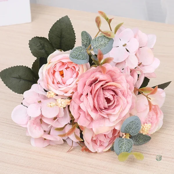 Bouquet romantique de fleurs artificielles