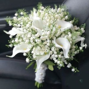 Composition florale raffinée pour célébrations nuptiales