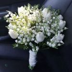 Bouquet de mariage romantique avec fleurs variées