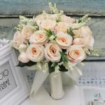Fleurs artificielles pour un bouquet de mariage stylé et intemporel