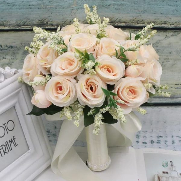 Fleurs artificielles pour un bouquet de mariage stylé et intemporel