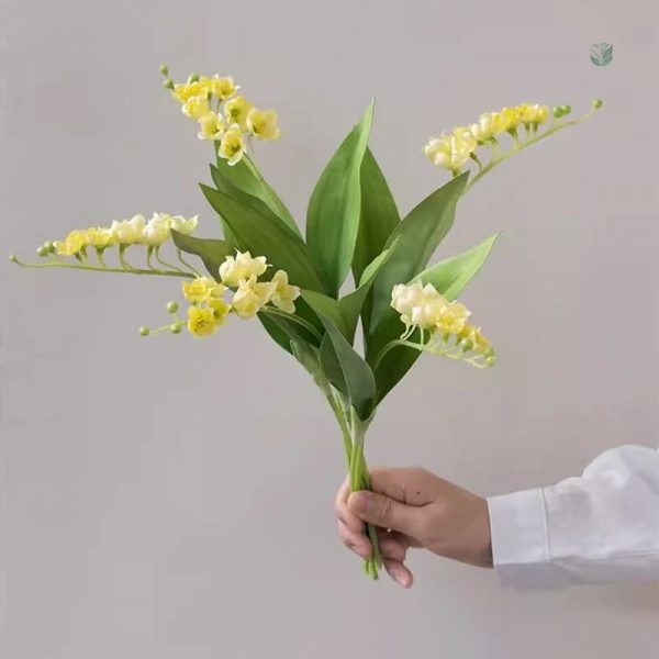 Arrangement floral en tissu de muguet