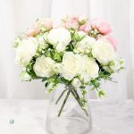 Arrangement floral de pivoines, effet naturel garanti