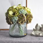 Arrangement floral de pivoines et d'anémones