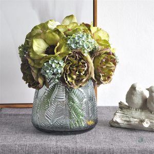 Arrangement floral de pivoines et d'anémones