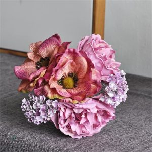 Bouquet élégant de fleurs artificielles : pivoines et anémones