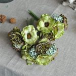 Bouquet coloré de pivoines et d'anémones en tissu