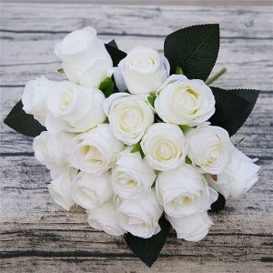 Bouquet rose mariage avec touches de verdure