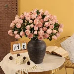 Bouquet de roses aux teintes douces et vintage
