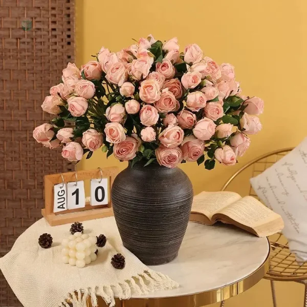 Bouquet de roses aux teintes douces et vintage