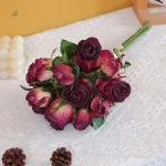 Arrangement de roses artificielles au style classique
