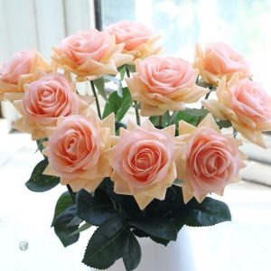 Roses artificielles colorées pour décoration intérieure