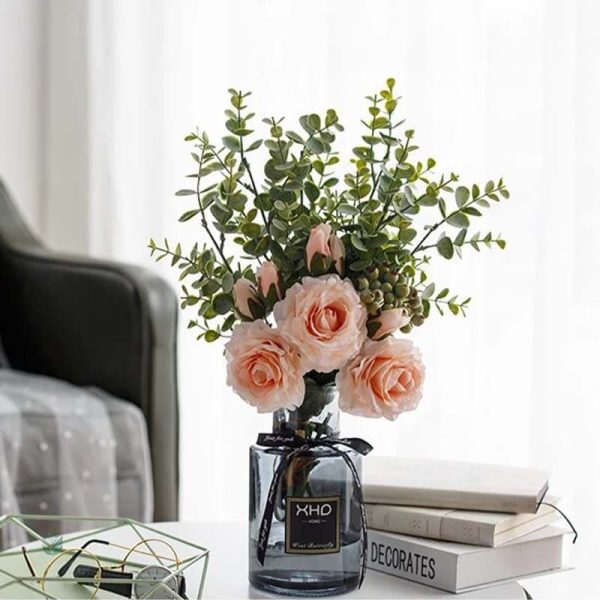 Arrangement floral avec roses et eucalyptus durable