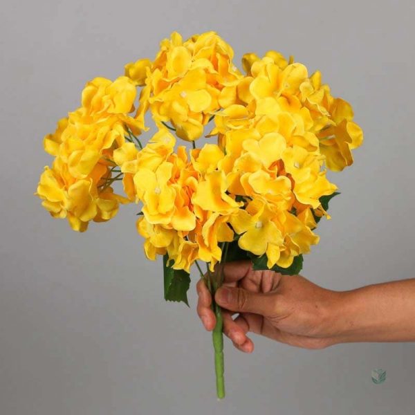 Hortensias artificiels, accents floraux pour la maison