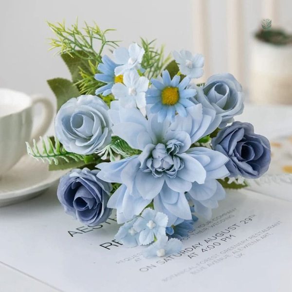 Arrangement de fausses fleurs pour décoration intérieure