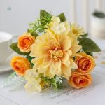 Bouquet décoratif en fleurs synthétiques pour événements