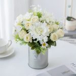 Bouquet de fausses fleurs, idéal pour toute occasion décorative