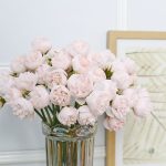 Composition florale de pivoines pour mariée