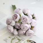 Arrangement floral de fausses pivoines pour mariage