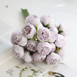 Arrangement floral de fausses pivoines pour mariage