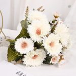 Composition de Gerberas artificiels pour un style moderne