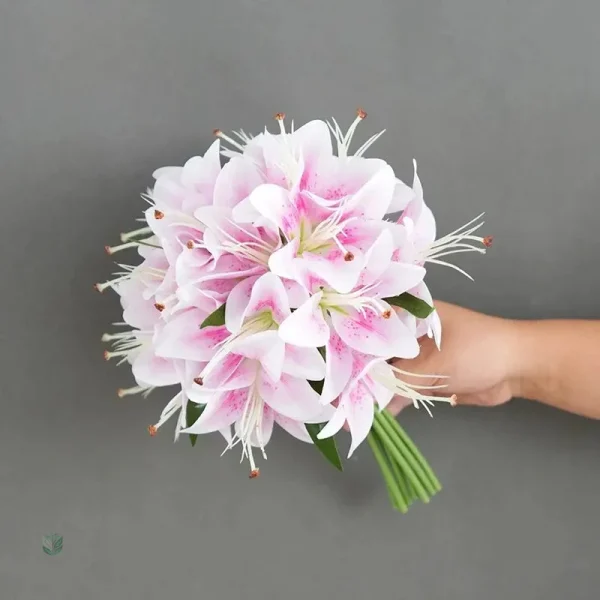 Artificiel lys, bouquet pour un style chic et moderne