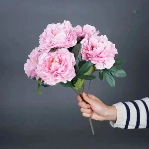 Bouquet décoratif de pivoines colorées