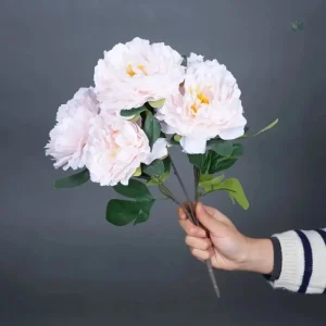 Arrangement floral de pivoines synthétiques