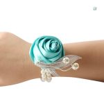 Bijou de mariage avec des fleurs roses
