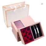 Coffret élégant de rose éternelle et bracelets personnalisés