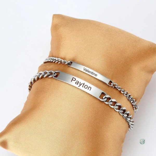 Rose éternelle et bracelets personnalisés, symbole d'amour