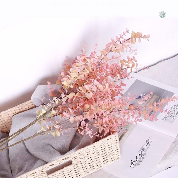 Décor en eucalyptus rose pour ambiance naturelle