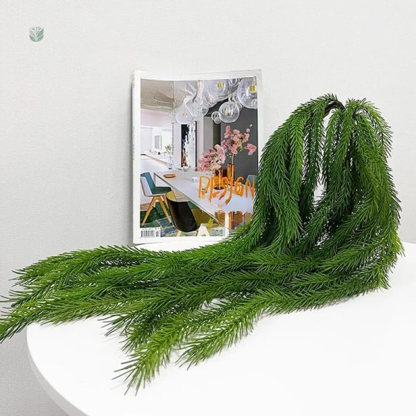 Plante artificielle tombante en forme de branche de pin