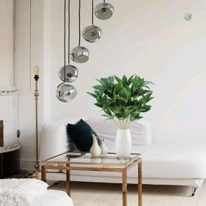 Accessoire de décoration : branche de verdure synthétique