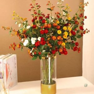 Fleurs artificielles colorées pour embellir votre espace