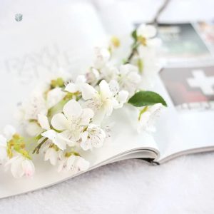 Arrangement floral cerisier en plastique