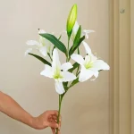 Branche décorative de lys artificiels colorés