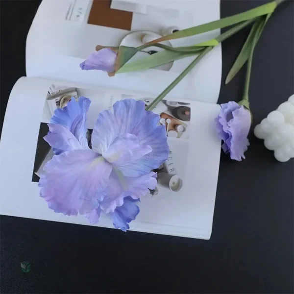 Élégance florale avec branche d'iris artificiel