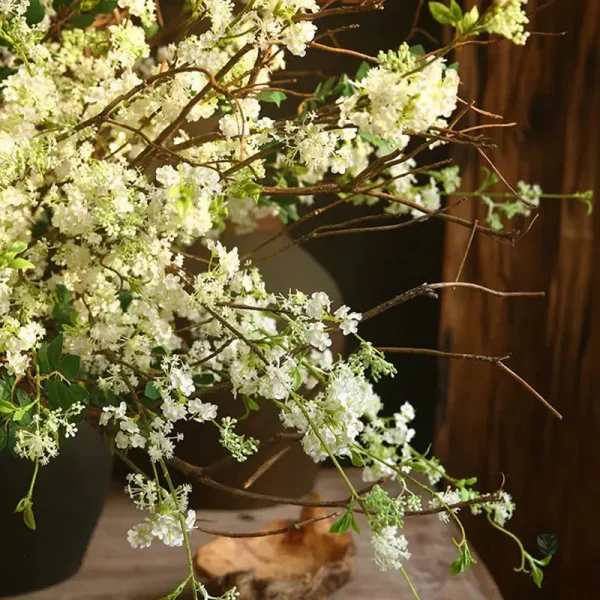 Branche de fleurs synthétiques pour un look naturel