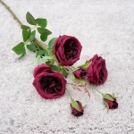 Roses artificielles, ajout coloré à votre déco