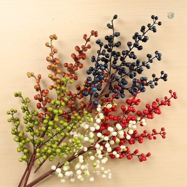Accessoire de décoration avec baies rouges en plastique