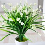 Variété de Callas artificielles, choix économique pour la décoration
