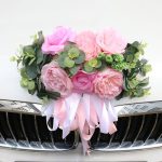 Ornement floral romantique pour véhicule nuptial