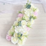 Chemin de table fleurs artificielles élégant et décoratif